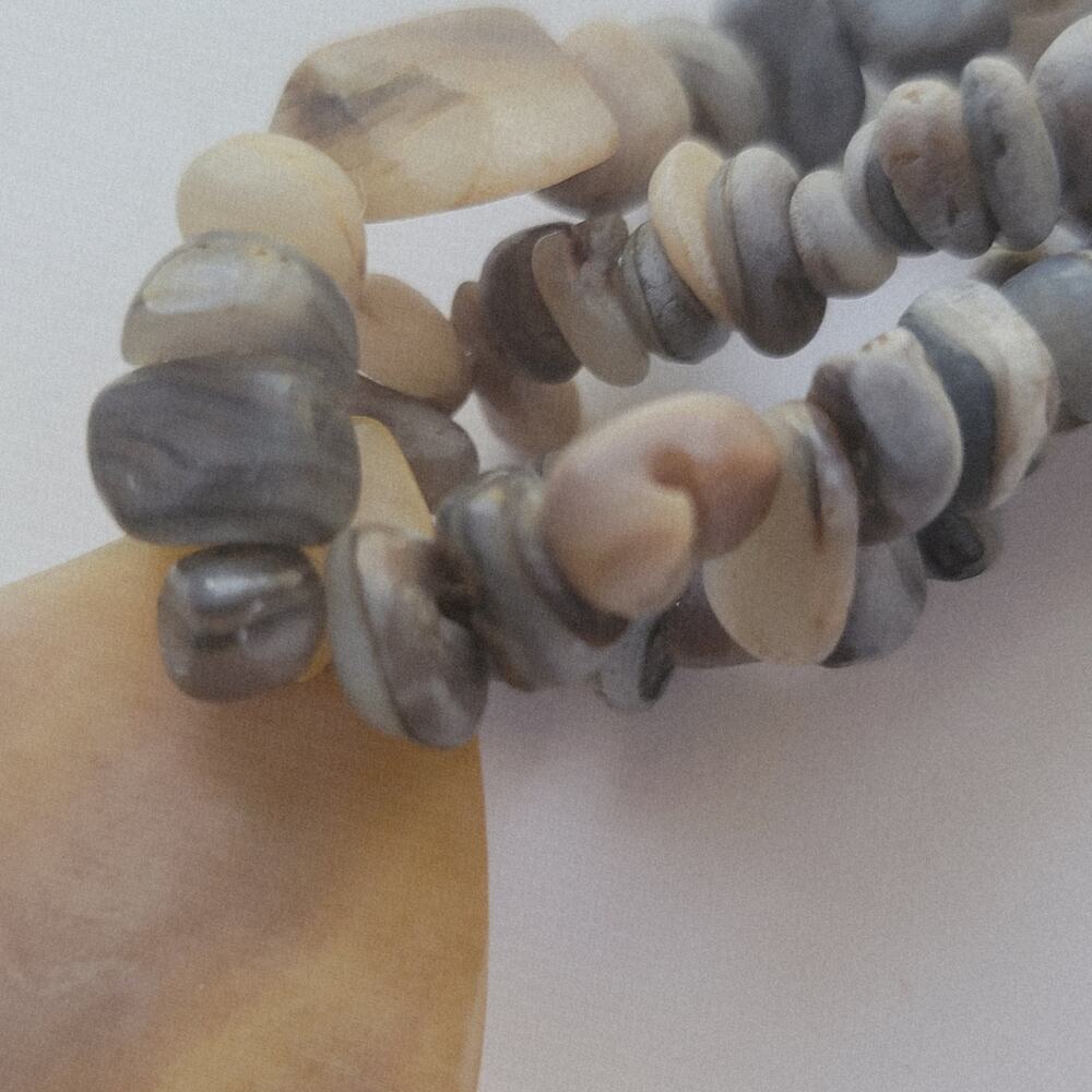 Vintage Necklace Gray Stone Chip Multi Strand With Large Shell Crescent Pendant - Picture 3 of 10